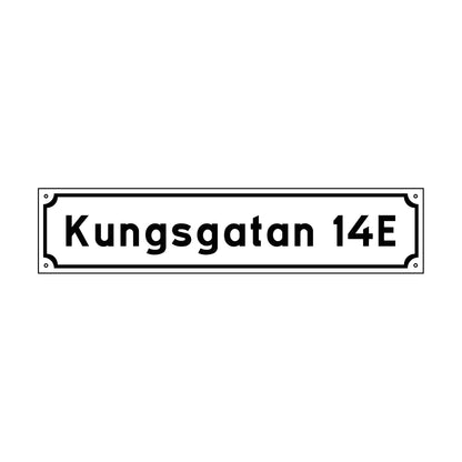 Vit och svart husskylt med måttet 500x110mm i gammaldags stil